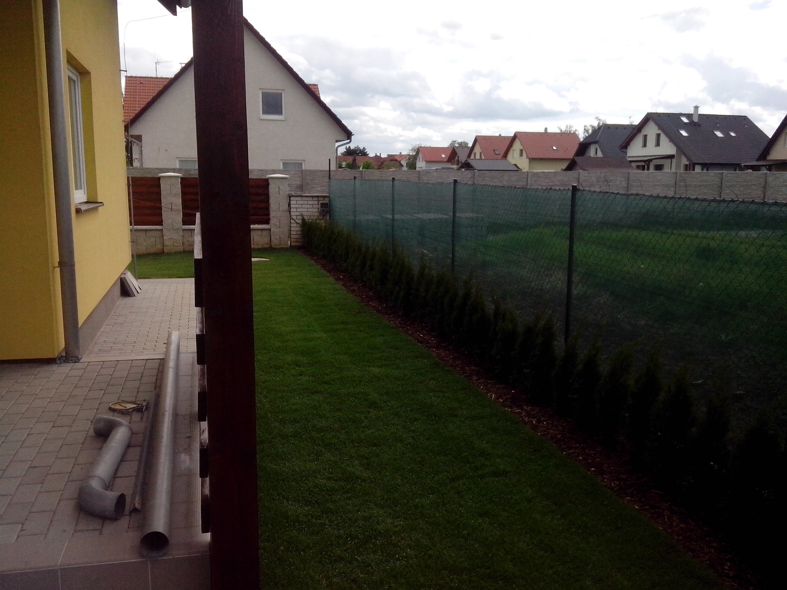 Pokládka trávníkového koberce je hotová
