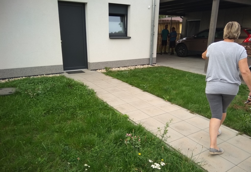 Původní stav před domem