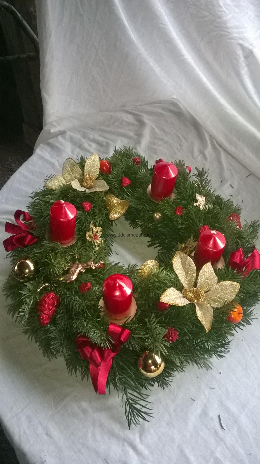 Adventní věnec zlato - červený, červené svíčky